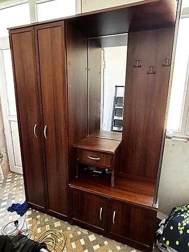 skaflar: İşlənmiş, 2 qapılı, Güzgülü, Qəhvəyi, Açılan, Düz dolab — 1