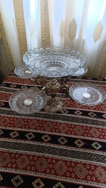 xrustal qablar aliram: Beşqatlı kristal meyvə və şirniyyat qabı - Kompozisiya: 1 böyük — 1