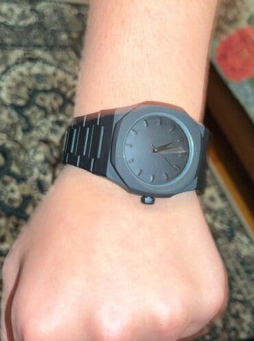 Yeni, Qol saatı, rəng - Qara