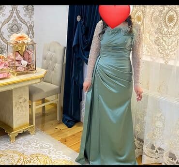 Zümrüd-yaşıl rəngdə zərif ziyafət/libas - Parça: atlas effekti verən lalafo.az -da Zümrüd-yaşıl rəngdə zərif ziyafət/libas - Parça: atlas effekti verən