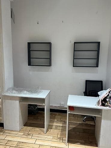 embavut mebel: ELMİRA ♒️ 2 Dirnaq masasi 1 ededi 50 azn 2 polkalar 1 ededi 35 azn — 1