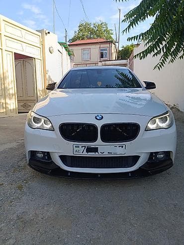 diffuser satisi: BMW 5 Series (F10) sedan – ağ rəng, agresiv M-stil eksteryer paketi — 8