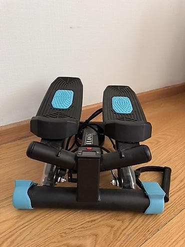 Mini stepper trenajoru – evdə kardio və aşağı bədən məşqləri üçün