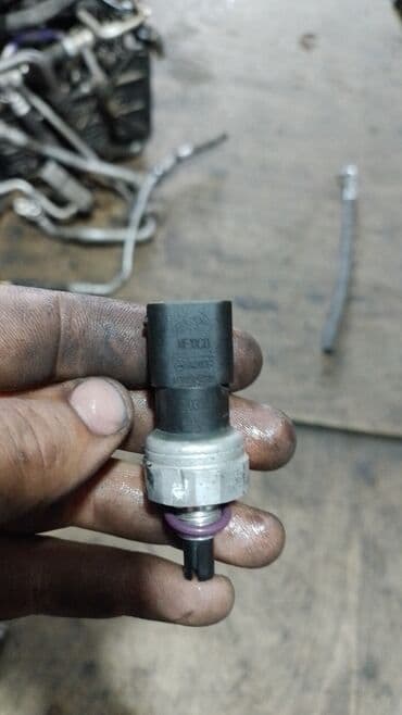 Digər datçik, sensor, qoruyucuların növləri: Bu, avtomobilinizdə təzyiqi ölçmək üçün istifadə olunan təzyiq — 3