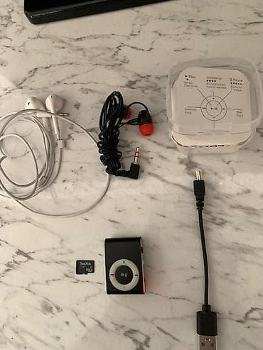 ipod classic: Mp3 player sadece 3 gun istifade olunub. Qutusu, nalusniki, adaptir — 3