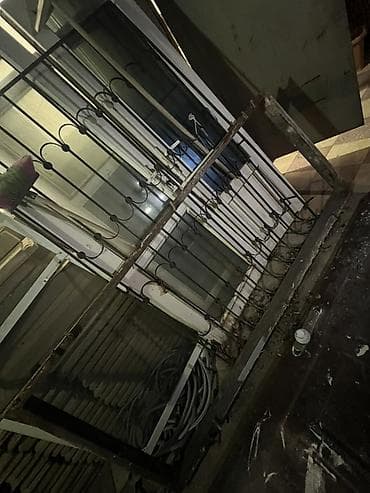 seyfi qapi: Metall giriş qapısı 
Islenmisdir Normal Qapidir 
En 90 
Hun 2.05 — 3
