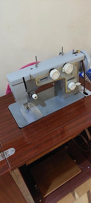 Aristonlar: Tikiş maşini.sovetdən qalma.işlək vəziyyətdə.ünvan.H,aslanov.m — 3