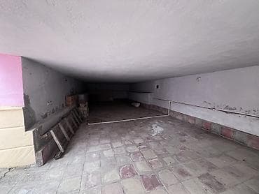 Дома: Satilir hecikend qosa bulagi kecennen sonra otele catmamis tecili öz — 2