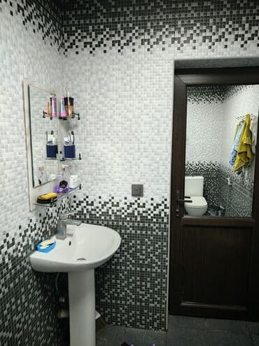 7 ve 8 mkr satilan evler: Salam Maştaga savalanda tam centerde yola yaxin olan tacli ev — 7