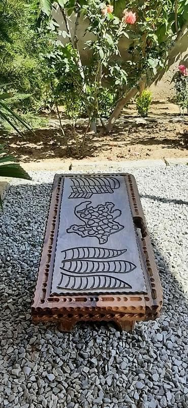 nərd taxta: Oyun oynamaq üçün nəzərdə tutulmuş, üzərində oyma naxışlar olan taxta — 10
