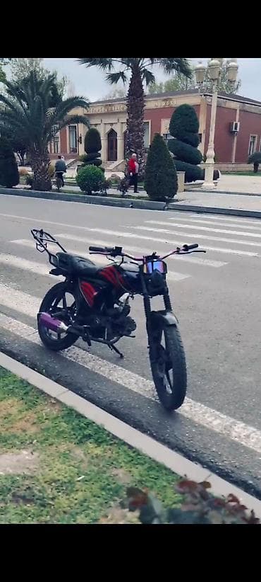 детские мотоциклы на аккумуляторе: Kustom mini-motosiklet – şəhər içi sürüş və gündəlik istifadə üçün — 1