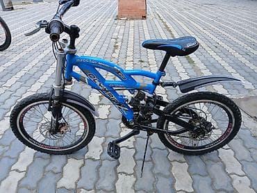 18 dyumlu velosiped: 20 ölçülü uşaq velosipedi. Mavi-qara rəngli çərçivəyə malikdir və — 2