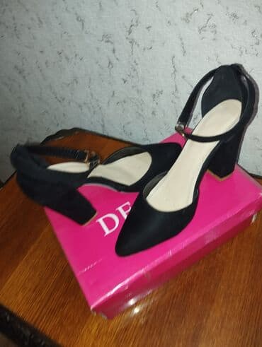 campus ayakkabı qiymeti: Qadın ayaqqabıları – 2 cüt 1) Qara rəngli, kəsik yanlı model - — 1