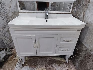 acar destdi: Ağ rəngdə hamam mebeli dəsti – lavabo, şkaf və güzgü paneli ilə — 2