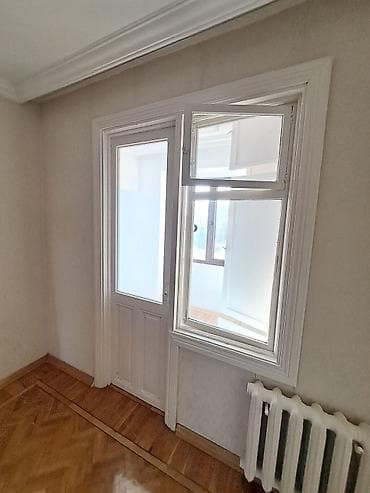 balka: Ağ rəngdə klassik dizaynlı balkon qapısı və pəncərə dəsti - Material — 1
