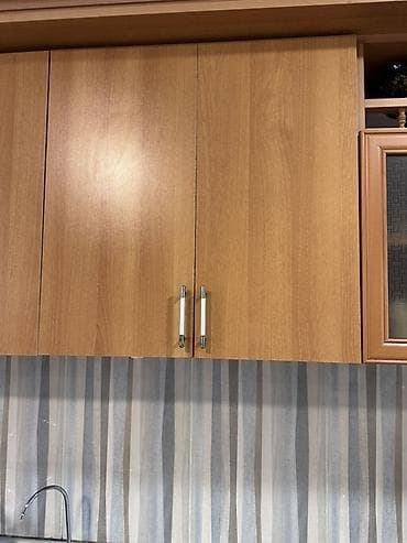 masa ikinci el: Mətbəx mebel dəsti – taxta görünüşlü, üst və alt dolablarla tam — 4