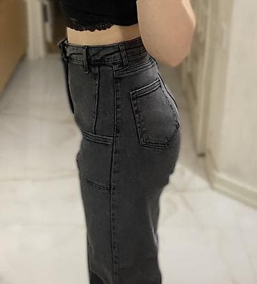 Джинсы: Butikdən alınıb. Yüksək belli, önü cib detaylı boz rəngdə geniş — 3