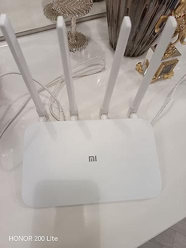Modemlər və şəbəkə avadanlıqları: İki ədəd Wi‑Fi router 1) TP‑Link router - 2 ədəd xarici anten - Arxa — 1