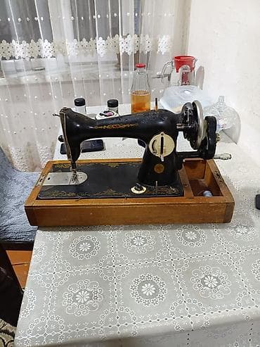 qedmi: Klassik mexaniki tikiş maşını - Gövdə: Döküm metal korpus, qara lak — 3