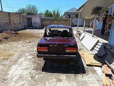 07 satsi: VAZ 2107 sedan – ehtiyat hissələri üçün - Kuzov: tünd bordo rəng, 4 — 1