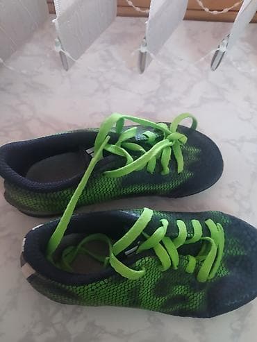 reqs ayaqqabilari: Yenidir.Hec geyinilmeyib.Adidas uşaqlar üçün futbol butsası (çatlı — 2