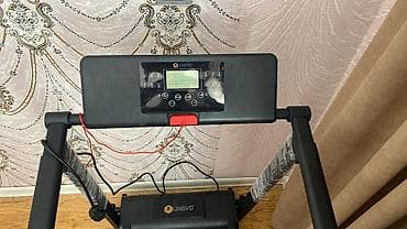 2 ci el elektrikli scooter: UREVO qaçış trenajoru - Brend/model: UREVO (konsol və çərçivədə loqo) — 2