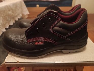 tikinti fəhlə: Yeni inşaat ayaqqabisi — 1