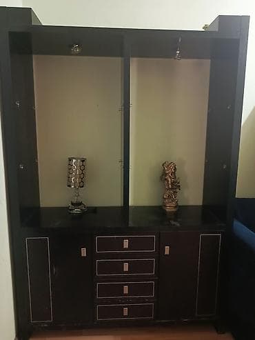 Düz TV altlığı, Polkalı, Laminat