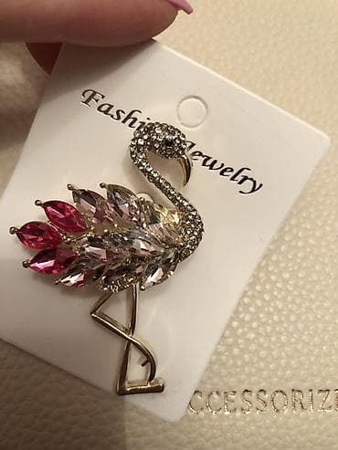 Zərgərlik əşyaları: Flamingo formalı bross Həzi Aslanov metrosunun yanında, 245 nömrəli — 2