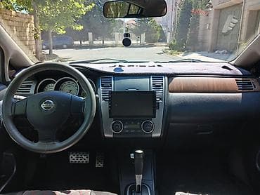 Nissan Tiida hatchback, gümüşü rəng. - Kuzov: 5 qapılı hatchback — 6