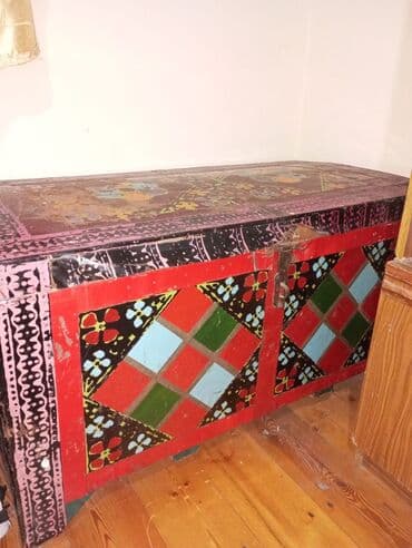 Alfa Romeo: Əl işi naxışlı taxta sandıq - Material: bərk ağac - Üzəri əl ilə — 1