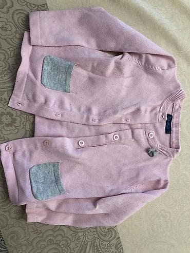 Avtokreslolar: Qız uşağı üçün geyim dəsti Tərkib: - 1 ədəd boz rəngli kapüşonlu — 9