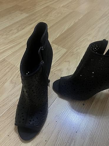 lova batinka: Qadın açıq burunlu qara botlar - Model: ayaq biləyi uzunluğunda — 1