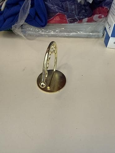 divar asilqan: Sırğa asmaq üçün - Material: parlaq qızılı rəngli metal - — 2