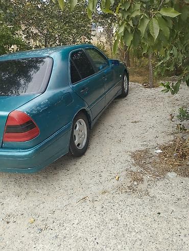 kia disk: Mercedes-Benz C-Sinfi sedan (W202), yaşıl rəng. - Ban növü: 4 qapılı — 6