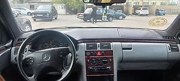 met: Mercedes-Benz E-Class sedan (W210) - Kuzov: qara rəng, 4 qapılı sedan — 4