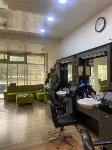 bərbər guzgusu: Bərbər salonu icarəyə verilir. Salon tam təmirlidir və lazımi — 1