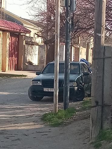 Su nəqliyyatı: Model: Mercedes-Benz C‑Class (W202) sedan Kuzov: 4 qapılı, tünd — 6