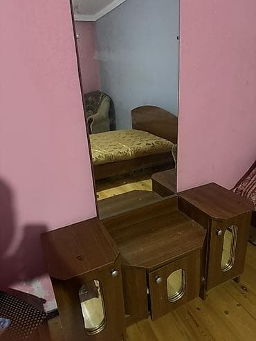 dolab islenmis: Taxtadan makiyaj/üz güzgüsü dəsti - Hündür, təkparça dikdörtgen güzgü — 1