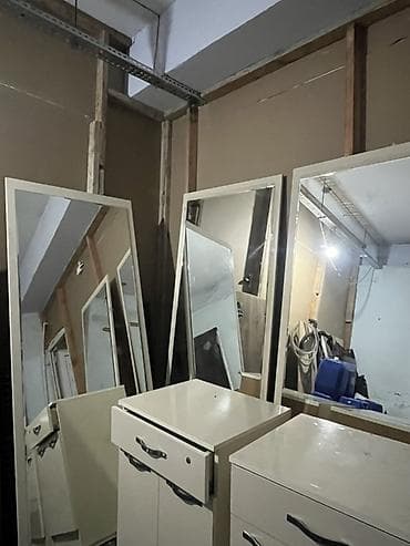Ev üçün mebel: Ağ rəngli güzgülü konsol dəsti - Tərkib: 3 ədəd güzgü paneli və 3 — 1