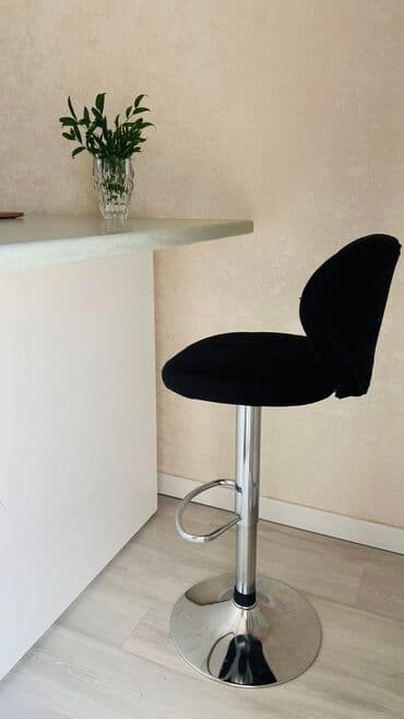 bar şkaf: Bar stullari. Uzeri qara mexmer. Hundurluk 45-85 sm arasi deyismek — 5