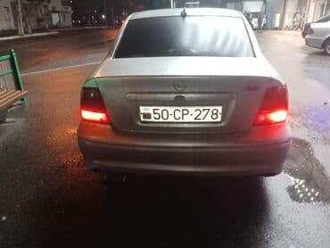 opel ascona: Opel Vectra: 1.8 l | 1997 il 337000 km Sedan — 8