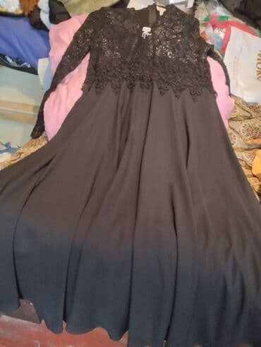 ziyafet geymleri: Məhsul paketi: ayaqqabı və geyim 1) Qırmızı idman ayaqqabıları - — 3