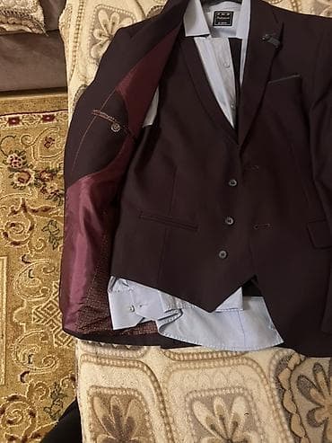 Sviterlər: 3 hissəli kişi kostyumu – şərab-bənövşəyi rəng - Dəst: pencək + jilet — 2