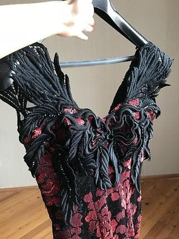 don: Qırmızı güllü payetli gecə libası - Model: çiyinləri açıq, strapless — 8