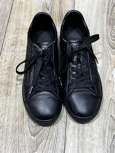 EA7 Emporio Armani kişi krossovkaları - Rəng: tam qara - Dizayn
