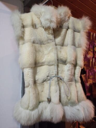 yun jaket modelleri: Ağ rəng tonlarında xəz jilet - Qısa model, qolsuz - Yumşaq, sıx tüklü — 3