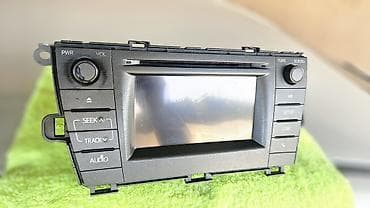 Maqnitofonlar: Toyota prius 30 kuzanin orginal manitoru satilir isleyir — 1