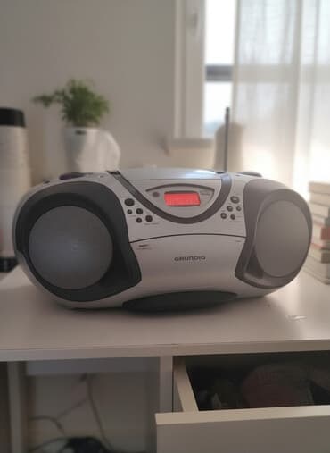 Продаю магнитофон радио дисковод Grundig40 пульт есть музыкаьный центр