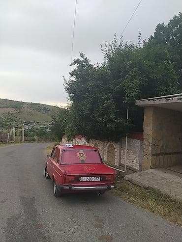 larzon disk: VAZ 2106, qırmızı rəngli, sedan kuzov. Xüsusiyyətlər: - 4 qapı, 5 — 4
